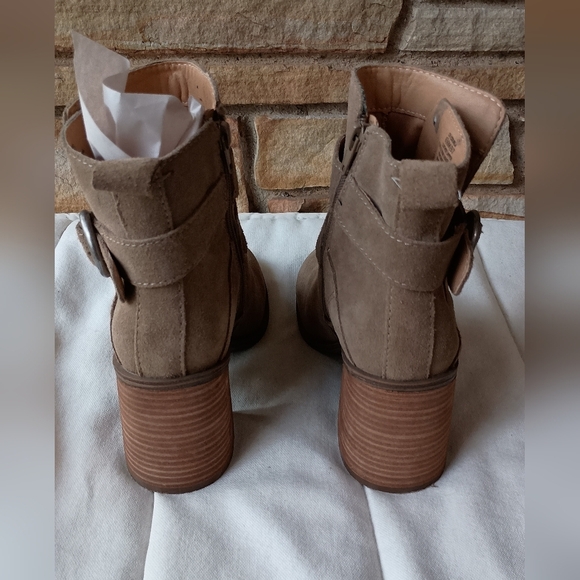Crown Vintage Stylish Tan Suede Leather Ankle Boots_6.5 - Picture 3 of 7
